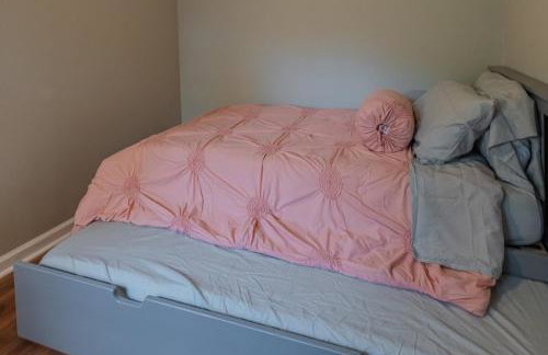 Serene POOL & Firepit in Stunning Home By Airport - Foto 55