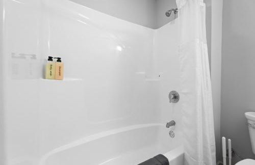 Spacious 2 BD Apt l Downtown Cleveland l Free Parking - Photo 16