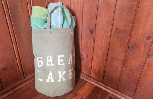 Lakefront Cottages 4 & 5 - 6BR Retreat for 12 - Foto 22