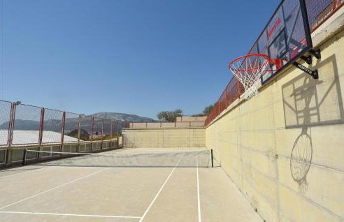 Gorgeous Home In Mravince With Sauna - Photo 60