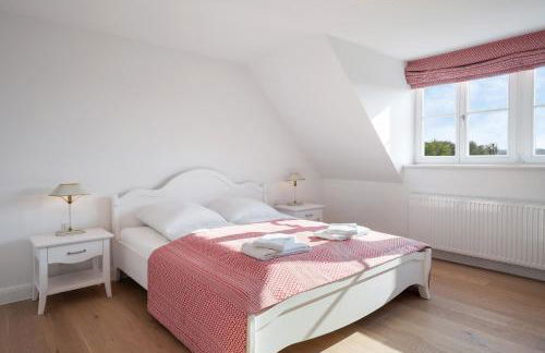 GUT KLETKAMP "Mühlenhof 4" - Ruhige Ferienwohnung mit 3 Schlafzimmern I Terrasse mit See- & Naturblick I Gemeinschaftsgarten I 15 Min zur Ostsee I Küche I Parkplatz I Waschmaschine I WLAN - Foto 6