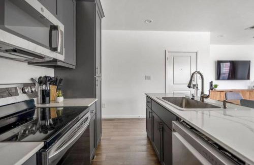 Spacious Apartment with Gated Parking Near Med Ctr - Foto 19