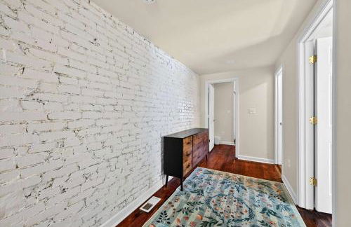 Trendy City Escape Perfect St Louis Location - Photo 14