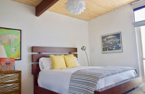 Live the Mid Mod Life at Mariposa Palms - Foto 25