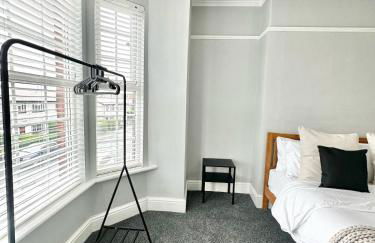 Large 5-Bedroom House in Salford-Free Parking-Sleeps 10 - Foto 6