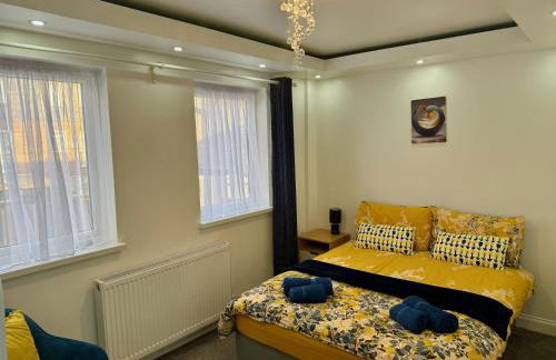 Modern Elegant Home - Photo 14