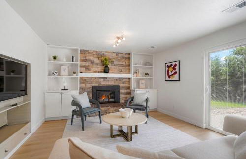 Large Home, 2 Living Rooms, Great for Family/Pets! - Foto 23