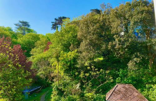 Simply the best ! 4 min walk to Beach, Pubs, Restaurants, Shops, Htd Pool, Hottub, Games rm, 1 acre Garden, BBQ's Coast to Coast cycle path, Beautiful, Bassets acre, Only six 1-3 bedroom SUPERB apartments, Free Parking and WIFI - Foto 28