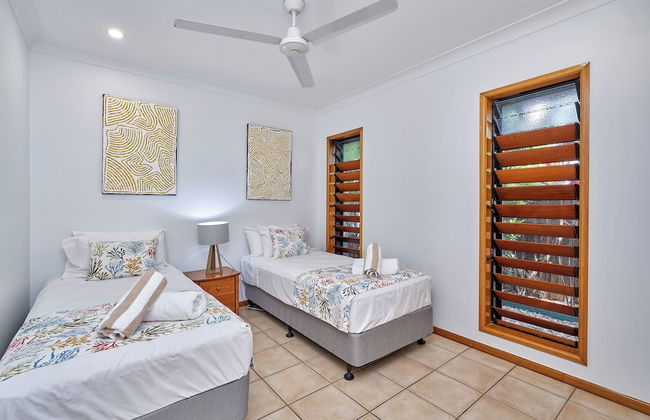 Reeflections Beachfront Holiday House - Photo 4