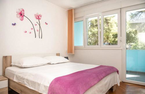 Sunny & Spacious, 2 BR apartment with free parking - Photo 18