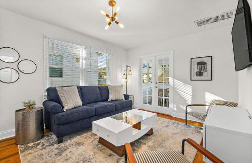 Private Uptown Flat - Walk to Nights of Lights! - Foto 4