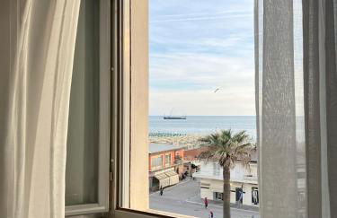 Attico vista mare con parcheggio privato - Foto 13