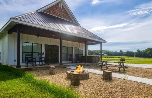 Lazy River Cabin, River Front, Hot Tub, WIFI, 560 in FREE Attraction tickets each paid day! - Foto 47