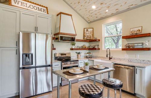 Recently Built Cabin with Pavilion in Granbury! - Foto 10