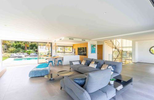 Villa Palma Giens - Vue Mer Panoramique -Piscine Chauffée Mai à Septembre- 4 chambres -Garage - Foto 14