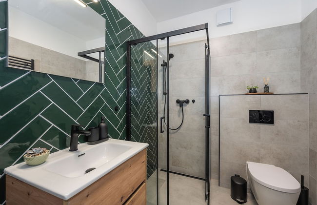 Fully equipped apartments with Terraces, Free garage parking, Netflix & AC - by Apartmány Šlapanice cz - Foto 54