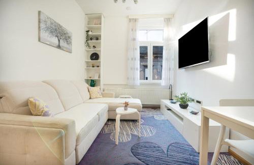 BlueDahlia Apartment - 4-min Walk to Main Station - Zagreb Donji grad - Photo 38