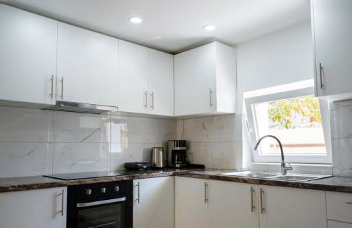 The Beach White House - 80m from the Beach - Renovated - Foto 6