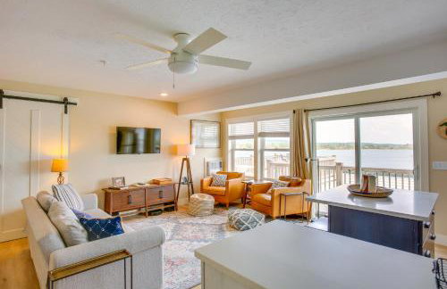 Gorgeous Onekama Condo with Pool and Lake Access! - Foto 2