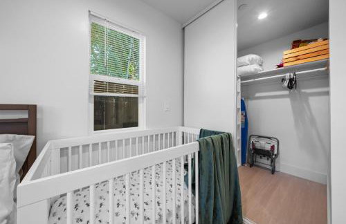 Entire Private Home with 3 Bedrooms 2 Bathrooms, with Garage, Gated Yard, King Bed House, Available Now - Foto 48