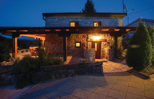 Stunning Home In Jurdani With Wifi - Photo 11