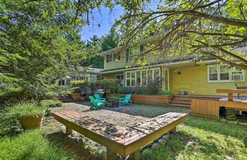 Charming Saylorsburg Retreat with Game Room and Patio! - Foto 36