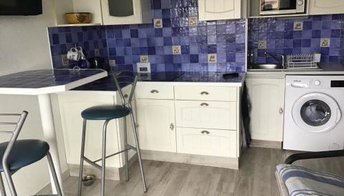 Studio et parking à 300m de la plage de Fréjus - Foto 3, stove, toaster