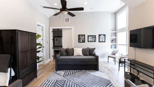 Minutes to Downtown Huge Outdoor Deck HOT TUB - Foto 2