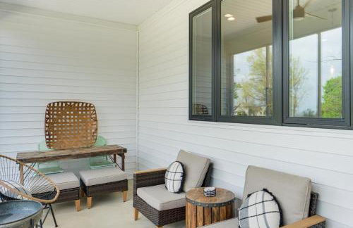 Walk to Lake Erie Sleek Retreat with Screened Patio - Foto 20