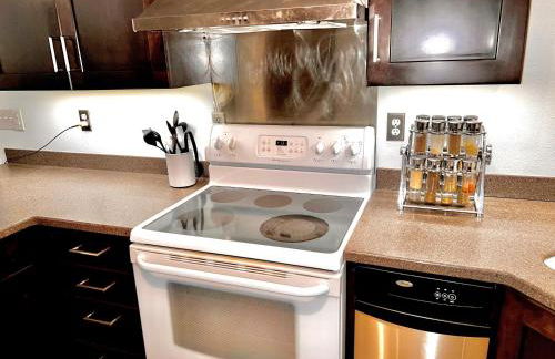 Newly Remodeled spacious units, minutes from mountains, inlet, downtown and airport - Photo 10