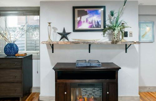 Designer Apartment in a Historic 1901 Downtown Area Mansion - Foto 8