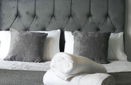 Cosy 2-bed apartment with free parking & ramp access - Foto 11