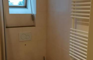 AufmLohr - Appartement mit 3 Schlafzimmern- 4 Einzelbetten- für 4 Personen - in Leverkusen Hitdorf - Private Parkplätze vorhanden- - Foto 11