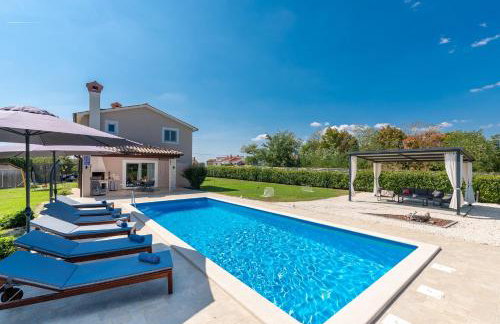 Holiday House Brig - Photo 1