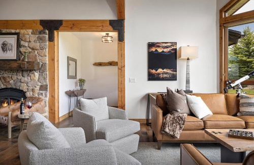 Teton Melody by KABINO Partial Air Conditioning Hot Tub FirePit Foosball Telescope Games WiFi Grill Mtn Views - Foto 10