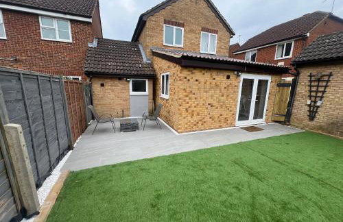 Cosy 4 bedroom holiday let Stevenage 22mins from London on the train - Foto 40