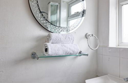 Luxury 3-Bed Apartment Near To London With Parking - Foto 57