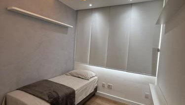 Alto padrão com ar, garagem, sacada integrada - Foto 2