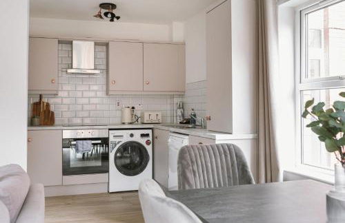 Luxurious 2 Bedroom City Centre Apartment Walking Distance to Everything Sleeps 6 - Foto 24