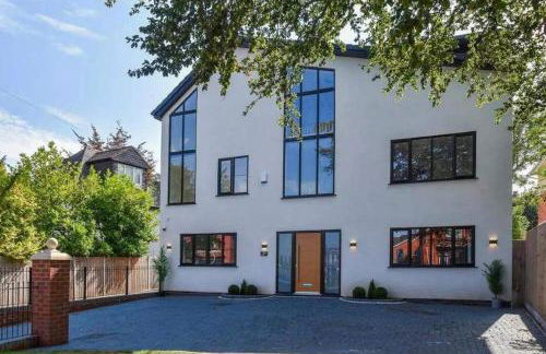 8 Bedroom House Sleeps 20 - Private Garden - Foto 1