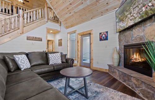 Smoky Bear Splash Top Rated Private Pool Cabin with Hot Tub, Mtn Views, Arcade Games, Excellent Location - Foto 9