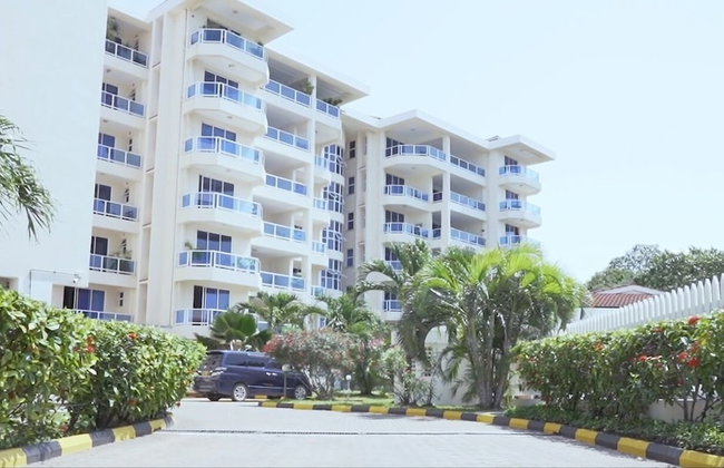 Lux Suites Hayana Palm Apartments - Photo 43