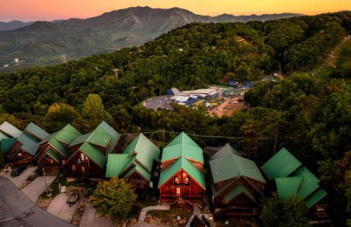 Splashtacular: Indoor Pool~Gorgeous Views~HotTub~GameRoom~Resort - Photo 19