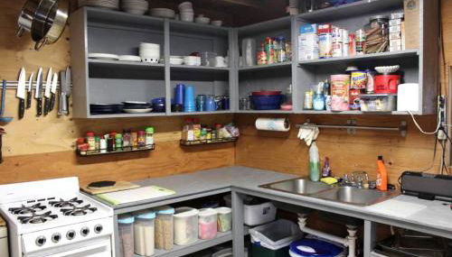 Coastal Camping Cabin with Wood-Burning Stove on Whale Island, Alaska - Foto 4