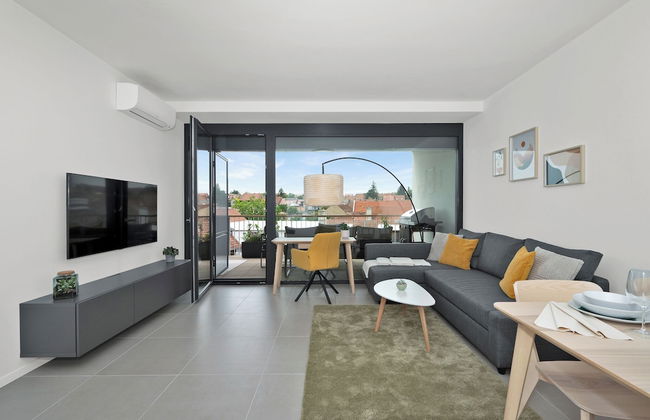 Fully equipped apartments with Terraces, Free garage parking, Netflix & AC - by Apartmány Šlapanice cz - Foto 33