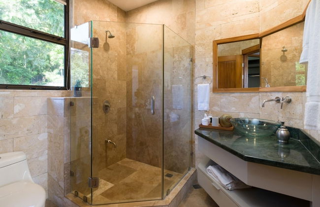 Stunning 7 BR Villa Manuel Antonio Sanctuary - Photo 40