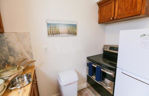 Centrally Located Efficiency One Mile to the Beach! - Foto 6