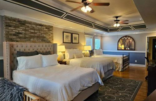 Close to Downtown, 11-Person Swim Spa-Hot Tub, 75" TV 4 Movie Nights, Spacious, Walk To Restaurants, Ping Pong - Foto 18