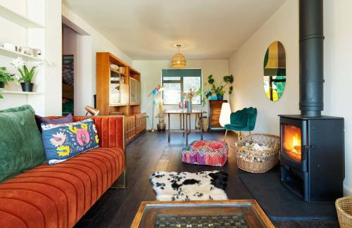 Kent Downs Cottage Modern Family Retreat near Canterbury - Photo 2