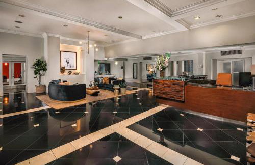 Stylish 2 Bed 2.5 Bath Condo Near Beverly Hills. - Photo 40